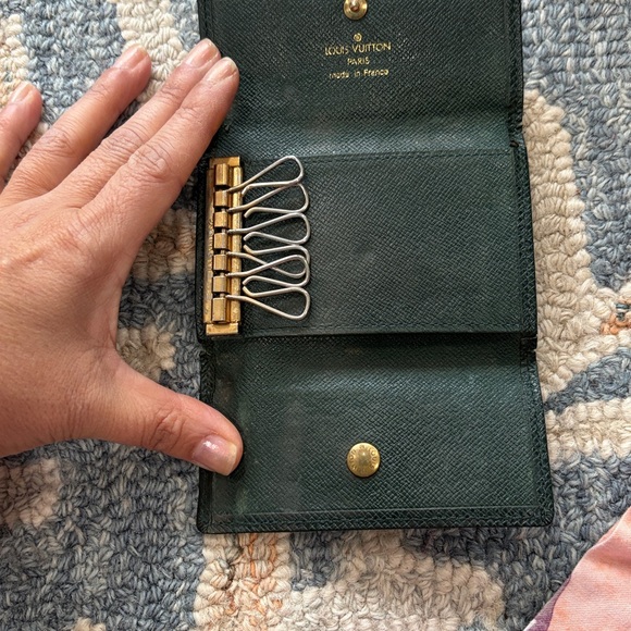 Louis Vuitton Black Textured Leather Fold Key Holder - Picture 3 of 5